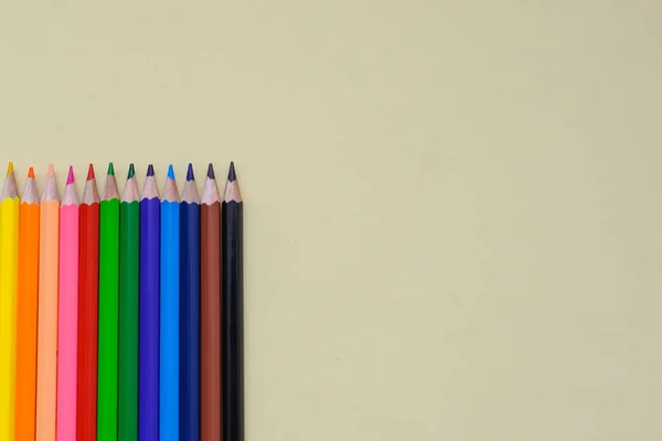 Quelques Crayons Couleur Vue Près Sur Fond Beige — Photo