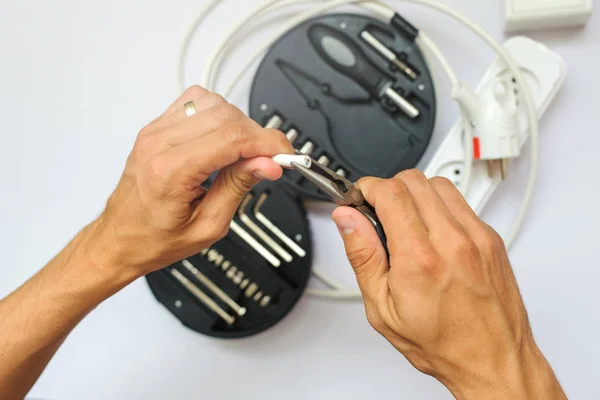 The work process of an electrician — Stock Photo, Image