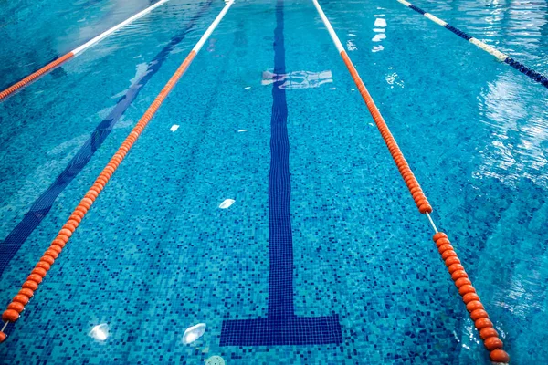 Bahnen Eines Wettkampfschwimmens — Stockfoto