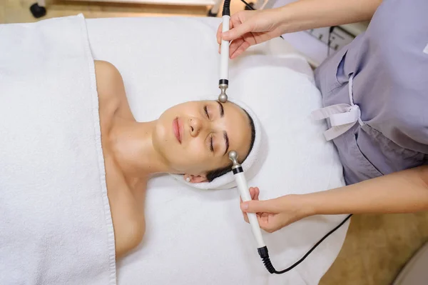 Woman Facial Massage Spa Procedure Electric Stimulation Facial Skin Care — Stock Photo, Image