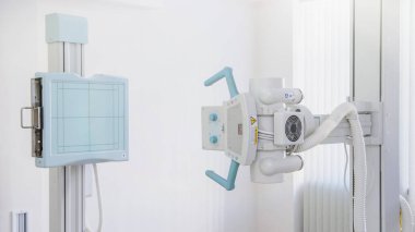 Bir röntgen makinesi ve radyoloji odası ekipmanının pgoto 'sunu kapat 