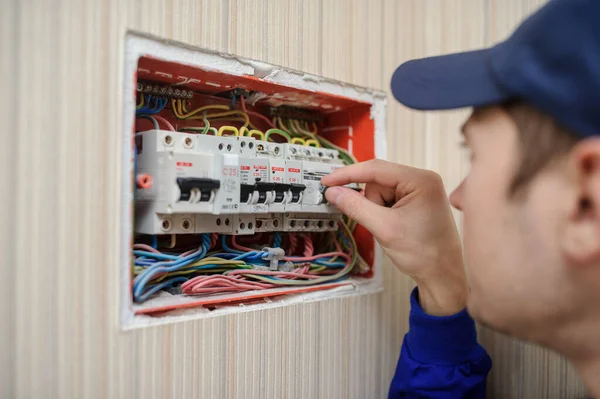 Lateral View Young Eletrician Blue Overall Disassembling Electrical Panel Fuses — Stock Photo, Image