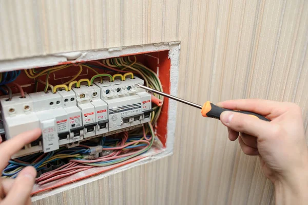 Lateral View Hand Electrician Disassembling Electrical Panel Fuses Hous — Stock Photo, Image