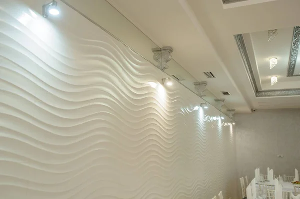 Weiße Welle Textur Wand Und Eine Weiße Decke Sowohl Mit — Stockfoto