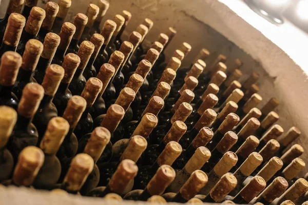 Bouteilles Vin Empilées Dans Une Ancienne Cave Vin — Photo