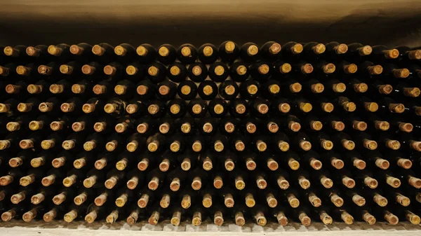 Bouteilles Vin Empilées Dans Une Ancienne Cave Vin — Photo