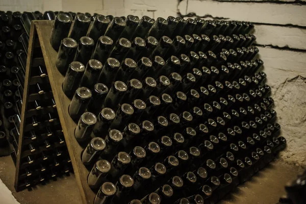 Зал Зберігання Білих Ігристих Пляшок Вина Виноградному Підвалі — стокове фото