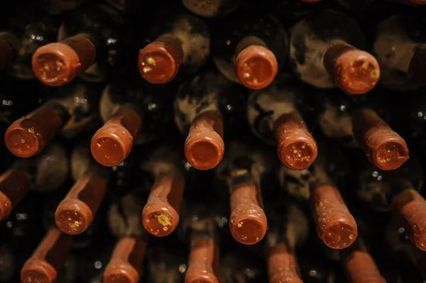 Bouteilles Vin Empilées Dans Une Ancienne Cave Vin — Photo