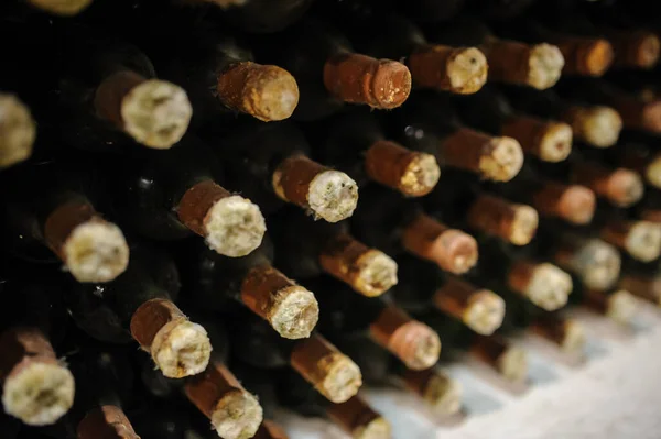 Bouteilles Vin Empilées Dans Une Ancienne Cave Vin — Photo