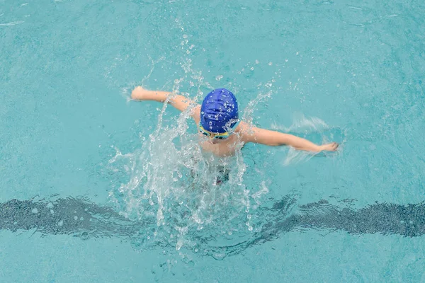 Vista Superior Menino Anos Brincando Nadando Piscina — Fotografia de Stock