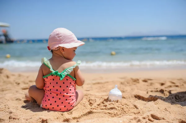 Arrière Vue Photo Une Petite Fille Maillot Bain Chapeau Rose — Photo