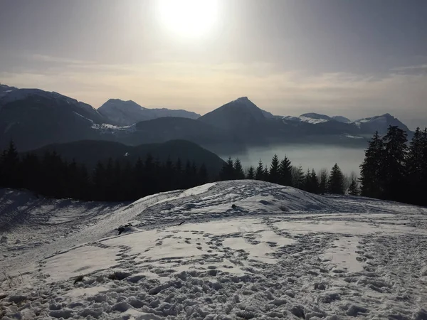 Bellissimo Paesaggio Con Tramonto Sulle Montagne Alpine Sera Inverno — Foto Stock