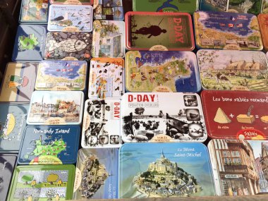 Normandy, Fransa - Temmuz 2015: kurabiye buscuits kutularıyla tarihsel tema, İkinci Dünya Savaşı, derebeyi, büyük gün. 