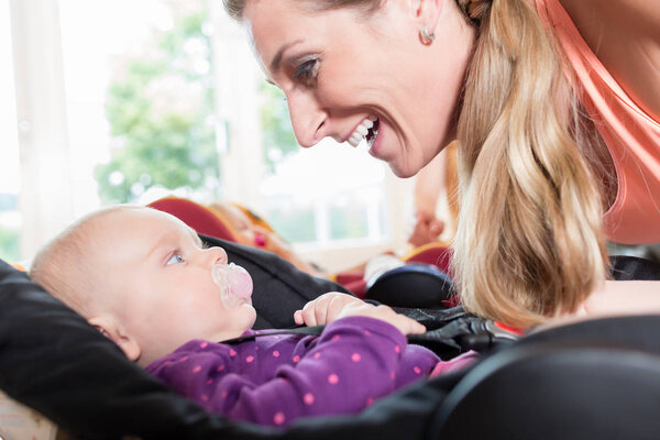 Мамы и младенцы в практике курса матери и ребенка
