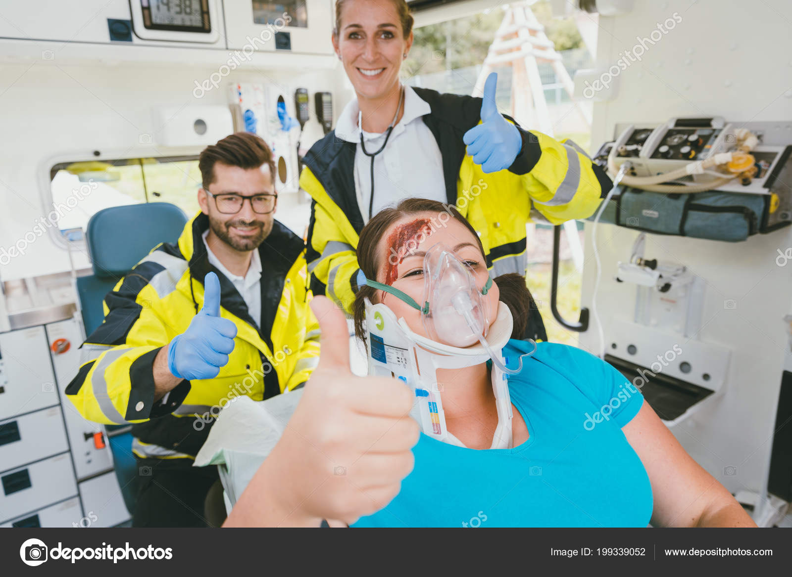 Inured woman feeling better after having received first aid — Stock ...