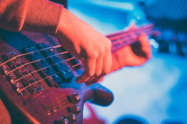 Guitar player in front of amplifier — Stock Photo, Image