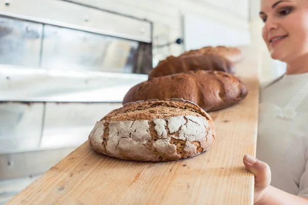 A fedélzetén pékség bakery a friss kenyér — Stock Fotó
