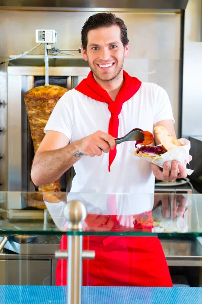 Kebap - taze malzemelerle sıcak döner — Stok fotoğraf