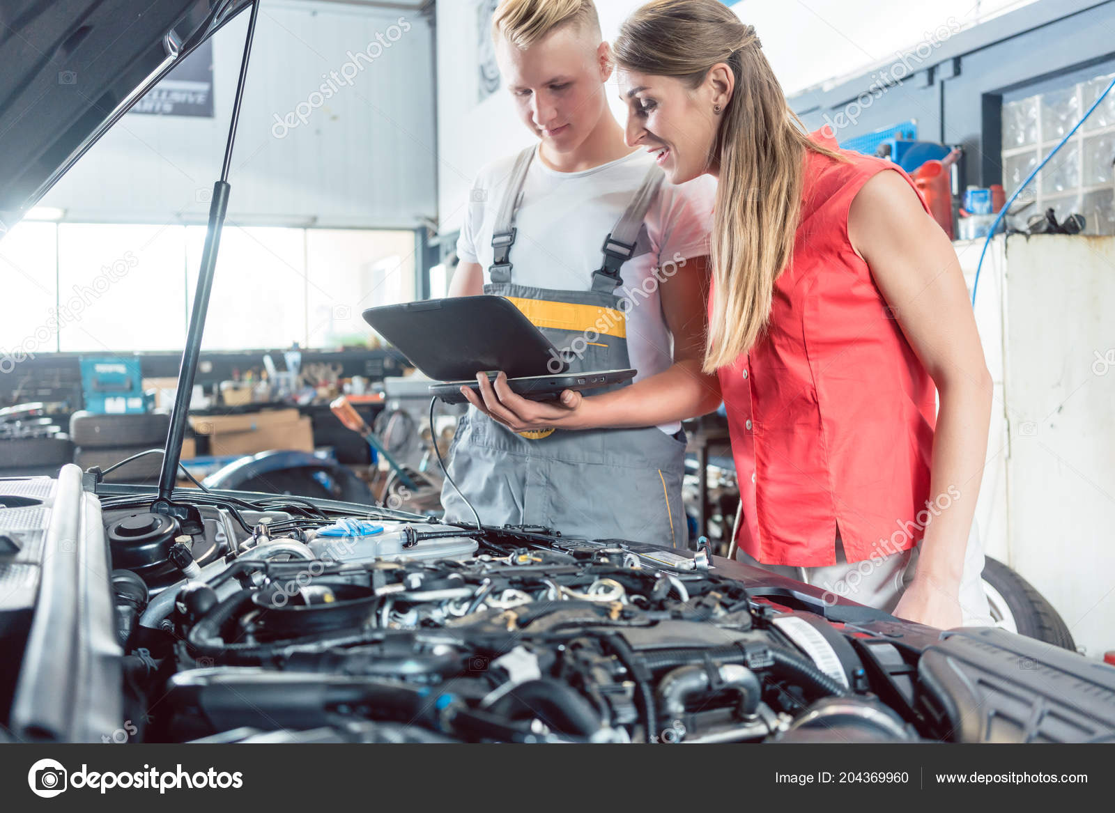 Reliable Auto Mechanics >> Auto Mechanic Showing To A Customer The Engine Error Codes Reliable Auto Mechanics >> Auto Mechanic Showing To A Customer The Engine Error Codes
