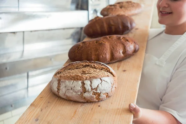 A fedélzetén pékség bakery a friss kenyér — Stock Fotó