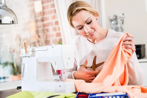 Tissu coupe tailleur féminin — Photo