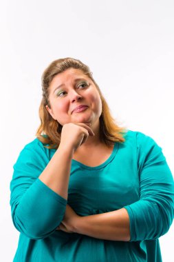 Gülümseyen düşünceli kadın Close-up