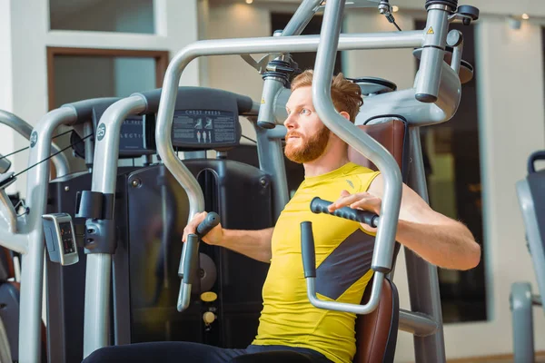 Portrait of a handsome bodybuilder smiling and looking at camera — Stock Photo, Image