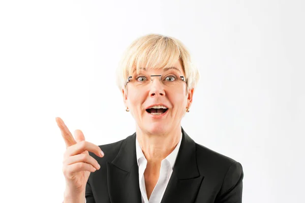 Gelukkig volwassen zakenvrouw gebaren — Stockfoto