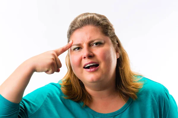 Frau berührt mit Finger ihre Stirn — Stockfoto