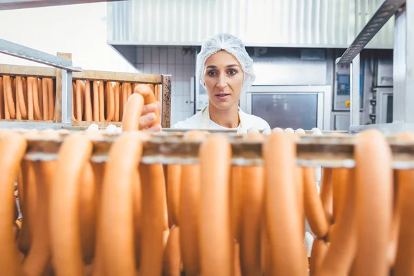 Ring Sausages in rack waiting to be smoked in butchery — Stock Photo, Image
