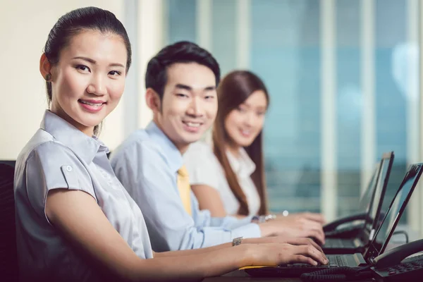 Portrait of smiling businesspeople — Stock Photo, Image