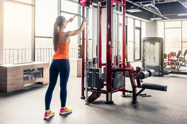 Woman doing workout in gym — Stock Photo, Image