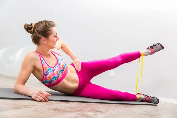 Woman doing exercise with resistance band — Stock Photo, Image