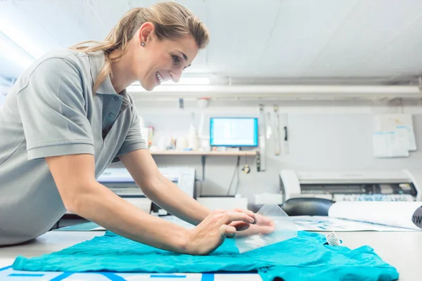 Frauenschwarm bedruckt T-Shirt als Werbeartikel — Stockfoto