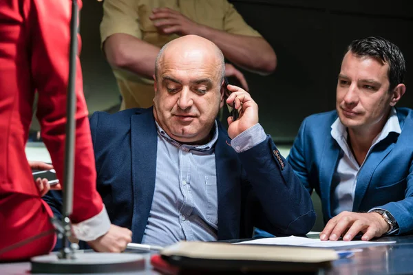 Man calling his attorney for an interrogation at the police — Stock Photo, Image