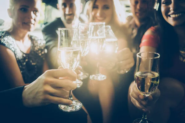 Party crowd clinking glasses with champagne — Stock Photo, Image