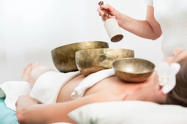 Woman relaxing with singing bowl — Stock Photo, Image