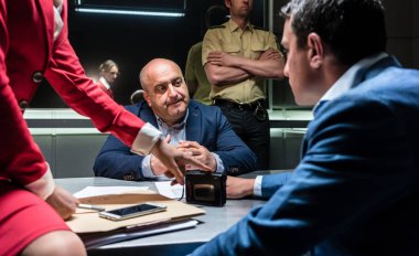 Sorgulama sırasında ifadesini ve suç duyurusunu düşünen adam