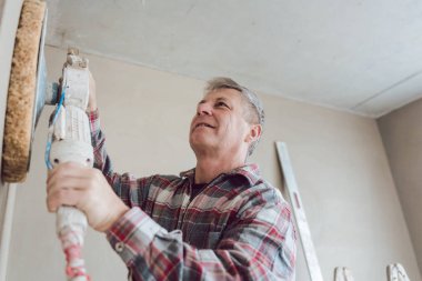 Sıva lı iç duvar makinesi ile düzleme