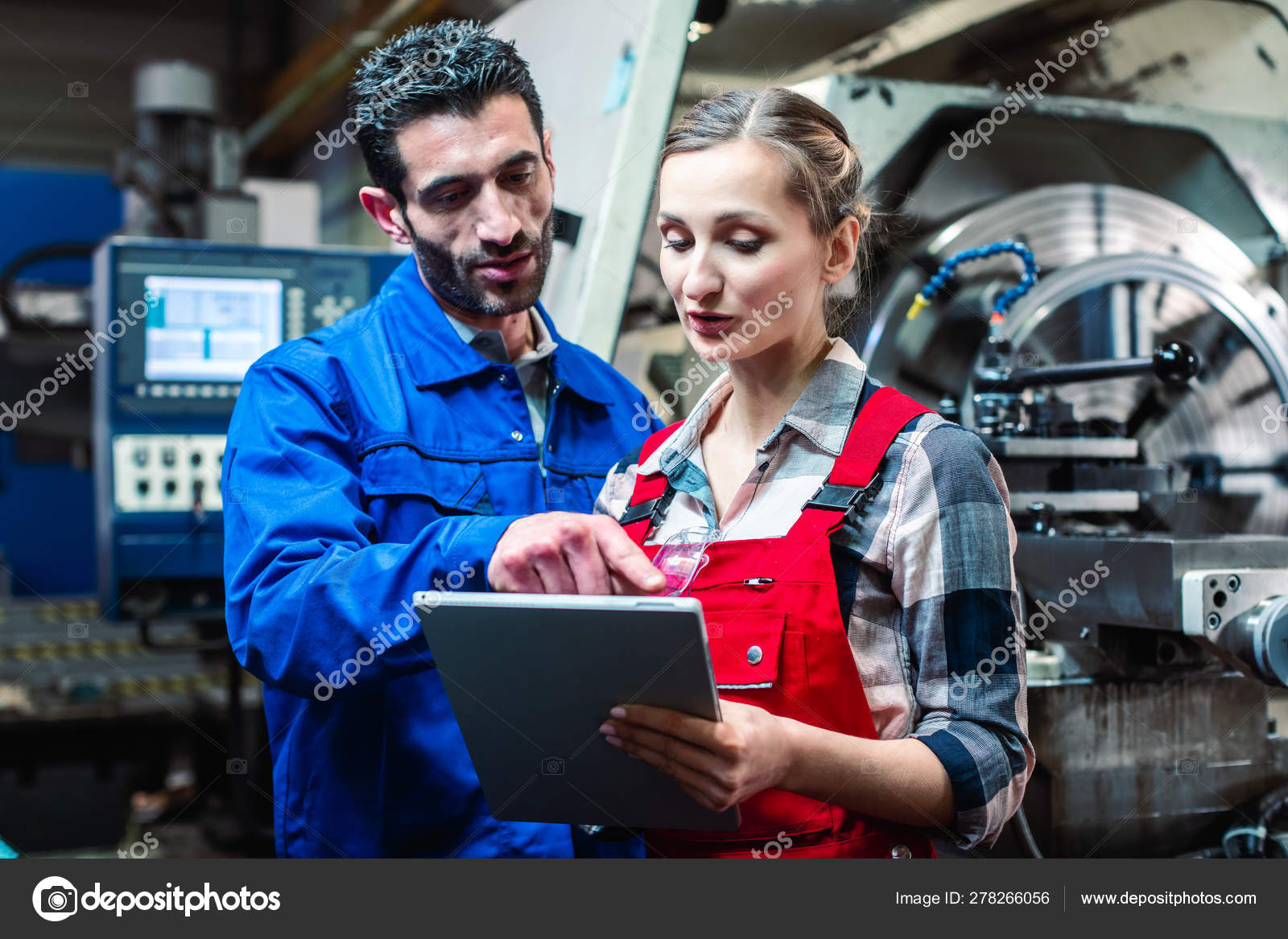 Производство. Люди трудятся на заводе. Каждый работающий на заводе. Каждый работающий на заводе. Питер завод автобуховский.