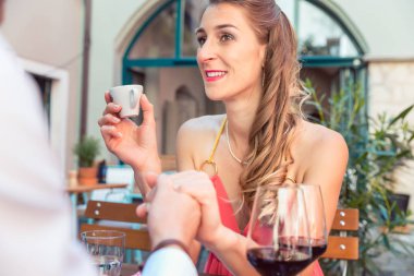 genç bir çift bir Tarih