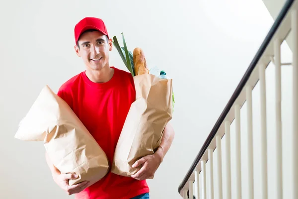 Delivering online grocery order — Stock Photo, Image