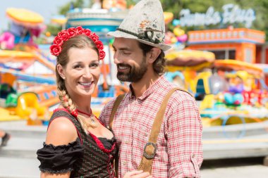 Birkaç Bavyera Fuarı veya Oktoberfest eğlenmek