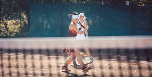 Vrouw in een tennis dubbel — Stockfoto