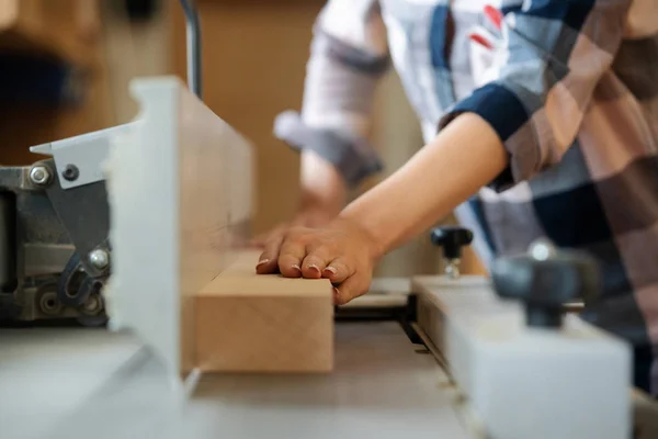 Closeup of carpenter woman at circular cutter — Stock Photo, Image