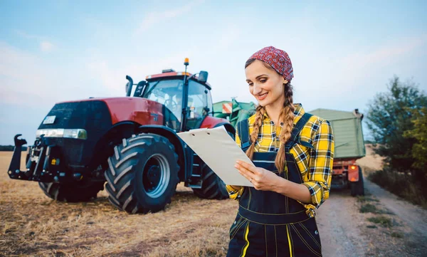 Farmer crunching numbers of field after a long harvest day — Stock Photo, Image