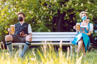 Bavyera 'da bira bahçesinde sosyal uzaklık