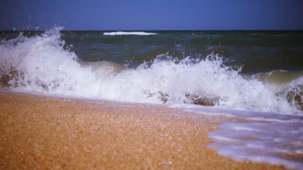 Серфінг на морі, повільний рух — стокове відео