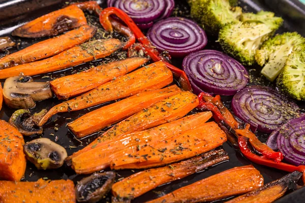 Verduras horneadas en bandeja — Foto de Stock