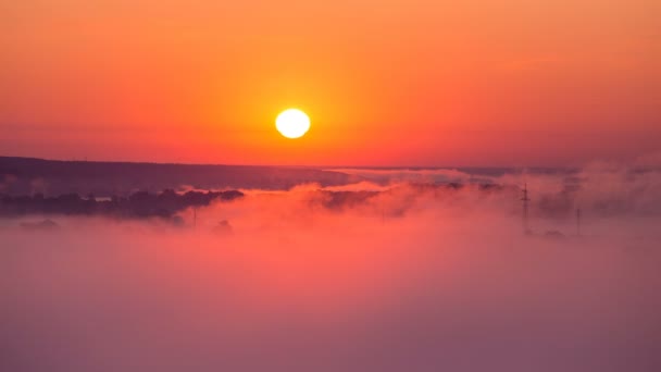 TimeLapse a napkelte a ködös völgyben — Stock videók